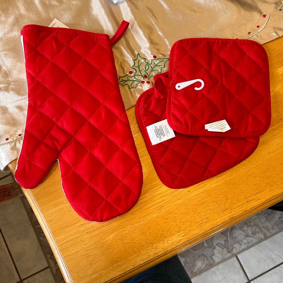 Holiday Kitchen Set 🎄 - Picture 5 of 7